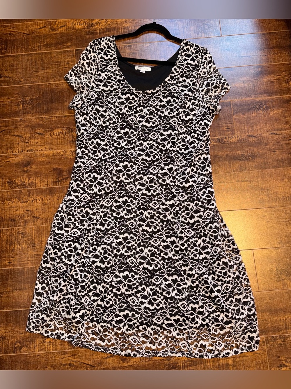 Ladies, Black & White Lace Overlay Dress, by Traditon, size 18 or XL Cap Sleeves